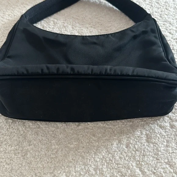 Vintage Prada Mini Nylon (90s) - Picture 4 of 4